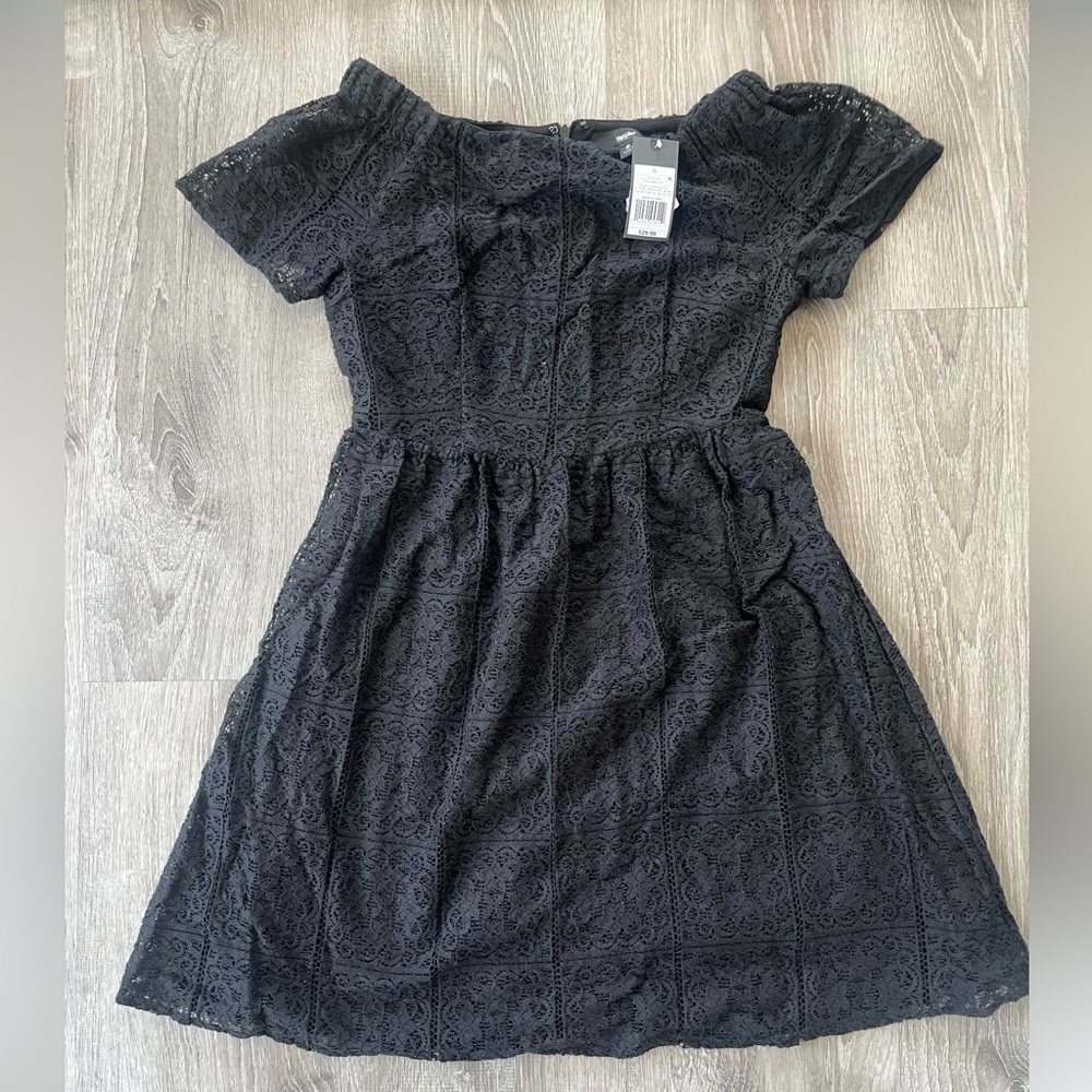 New with tags women’s black off the shoulder lace dress. Size S.